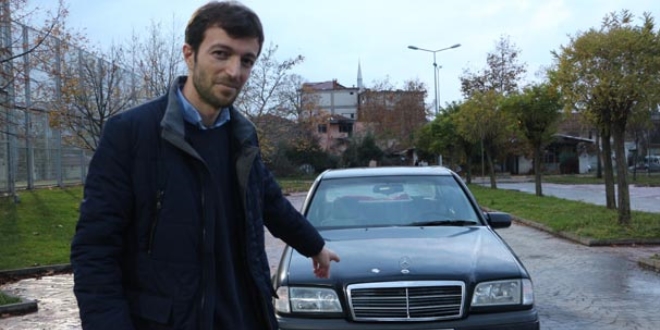 '34 AKP 34' plakalı otomobilini 500 bin TL'ye satışa çıkardı