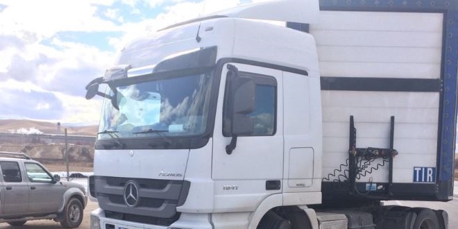 Direksiyon başında kalp krizi geçiren tır sürücüsü öldü