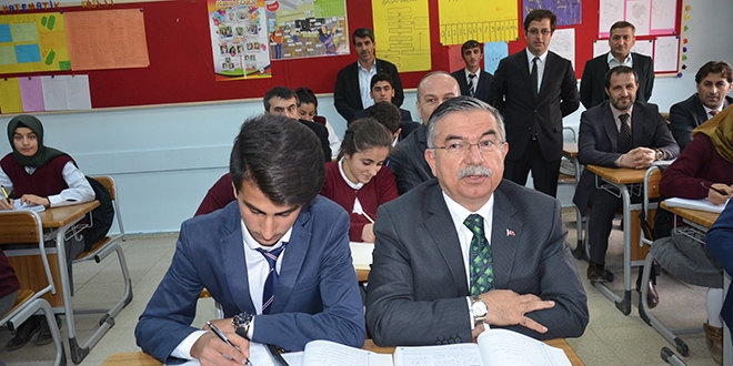 Bakan Yılmaz'dan 'sözleşmeli öğretmen' açıklaması