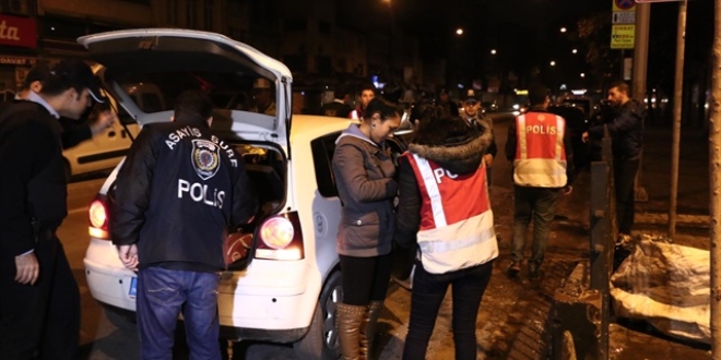 Diyarbakr'da yzlerce polisin katlmyla asayi uygulamas