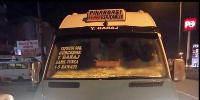 Hatlı minibüsle göçmen kaçakçılığı yaptılar