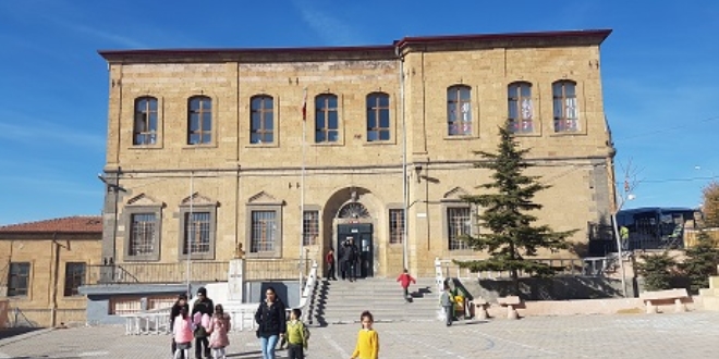 Üniversite öğrencilerinden şehit Ömer Halisdemir'e vefa