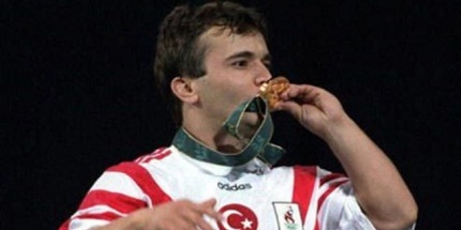 Naim Süleymanoğlu ismi Van'da yaşatılacak