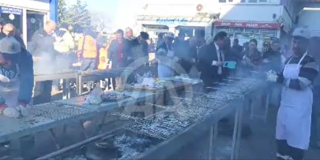 Hopa'daki hamsi şenliğinde 2 hamsi pişirildi
