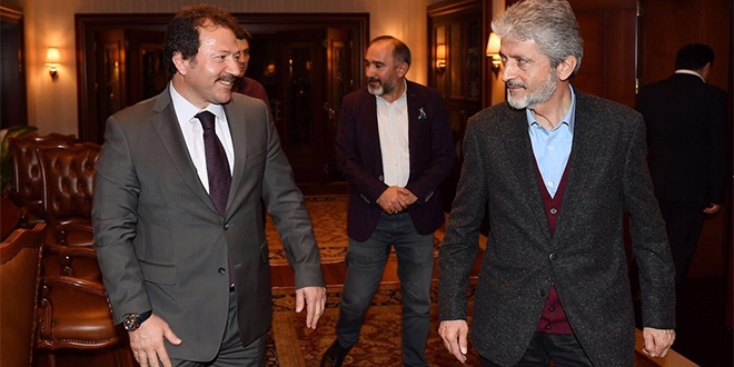 Mustafa Tuna, ceket modelini de�i�tirdi