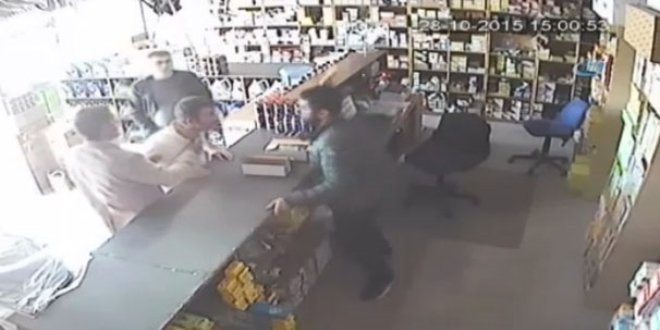 Dükkan sahibinden müşteriye Osmanlı tokadı!