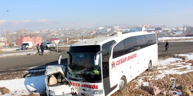 Ardahan'da trafik kazas: 1 l, 2 yaral