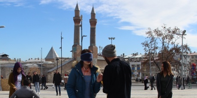 Empati parkurunda 1 dakikal���na engelli oldular