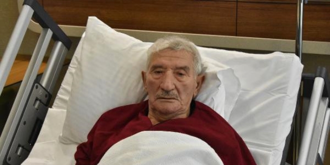 Bacaktan alınan kemikle sağlığına kavuştu