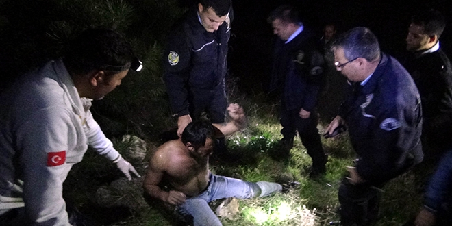 Kendisini kurtarmaya çalışan polislere zor anlar yaşattı