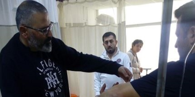 'İnsanlık öldü mü' diyerek araya giren şahıs elinden bıçaklandı