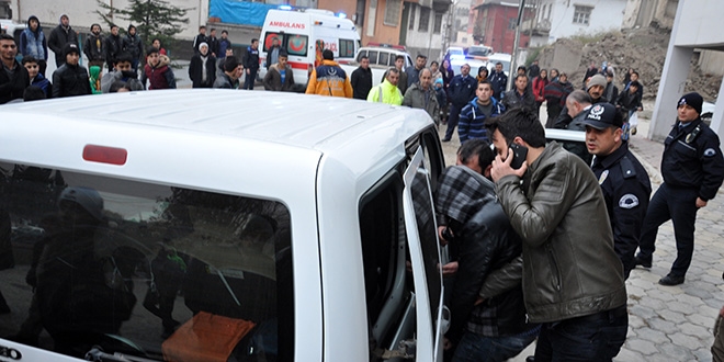 Emniyet m�d�r� intihara kalk��an genci ikna etti