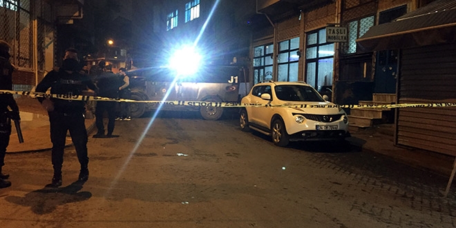 Okmeydan�'nda ��pheli pankart alarm�