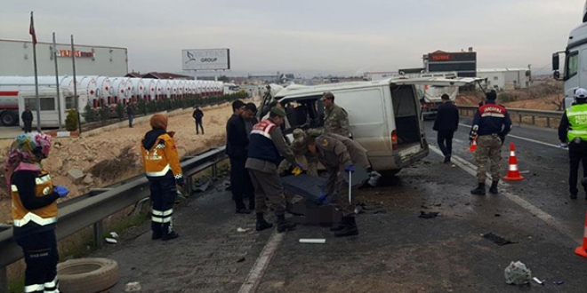 Gaziantep-Nizip karayolunda feci kaza: 5 ölü, 3 yaralı