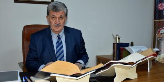 Türk dili uzmanı profesörden 'Türkçe' uyarısı