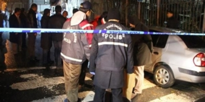 Küçükçekmece'de apartman girişine ses bombası atıldı