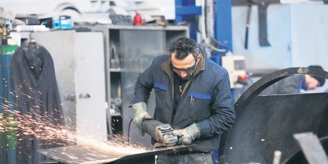 Milliyet: Taşeron sınavla daimi işçi kadrosuna geçecek