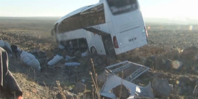 Diyarbakır'da otobüs şarampole devrildi