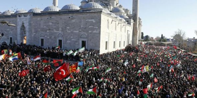 Fatih Camii'nde Kudüs protestosu
