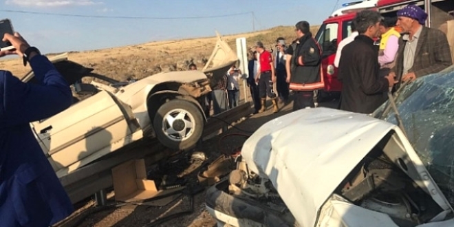 Şanlıurfa'da iki otomobil çarpıştı: 7 yaralı