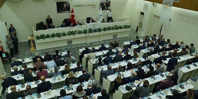 �zmir B�y�k�ehir Meclisinde 'isim de�i�ikli�i' tart��mas�