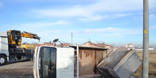 Aksaray'da kamyonet ile otomobil arpt: 6 yaral