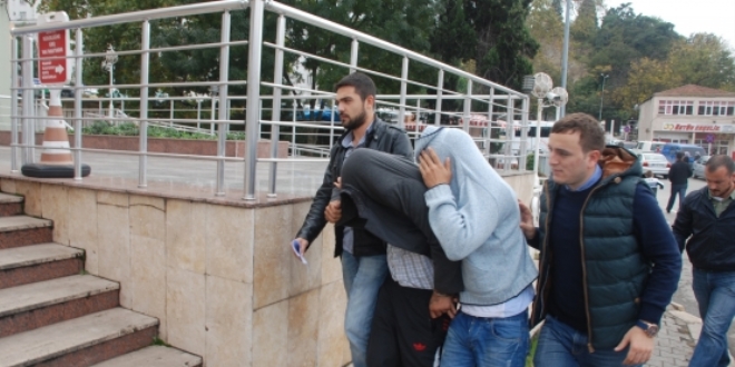 Yardım kömürlerini çalmaya çalışan 5 kişi tutuklandı