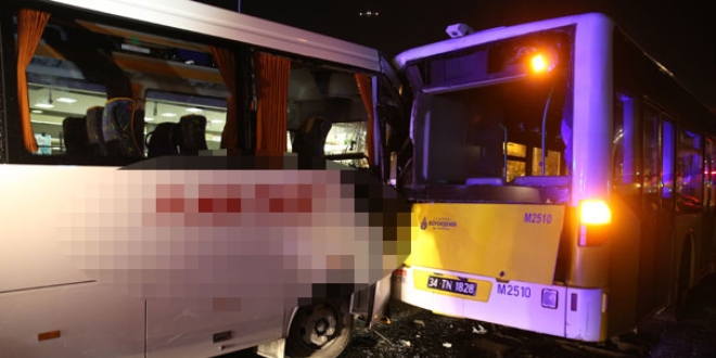 Havalimanı personelini taşıyan servis kaza yaptı: 8 yaralı