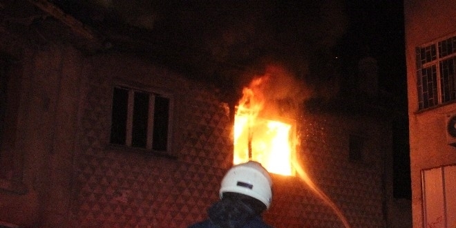 Giresun'da ev yangını: 1 ölü, 2 yaralı