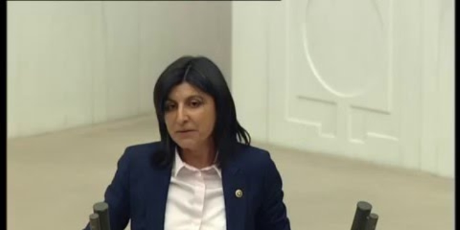 Bakan'dan s�zle�meli ��retmenin nakline dair soruya yan�t