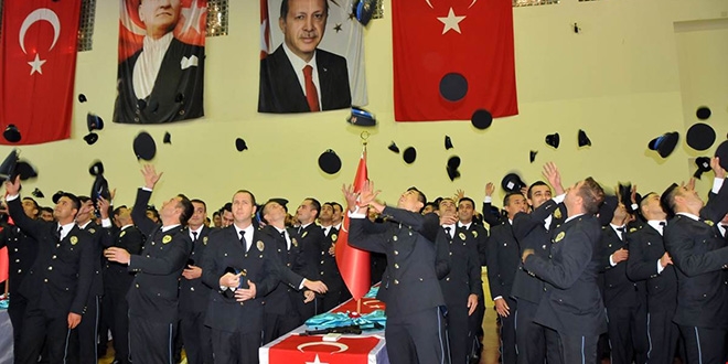 Karaman'da polis adaylarının mezuniyet sevinci