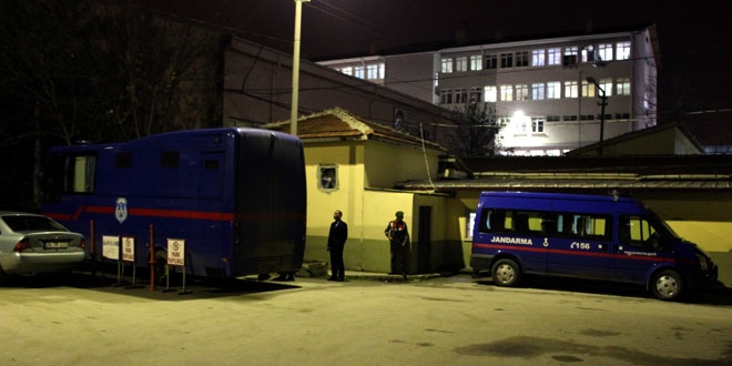 Cezaevinde yangın: 11 personel dumandan etkilendi