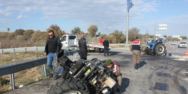 Çanakkale'de tır ile traktör çarpıştı: 1 yaralı