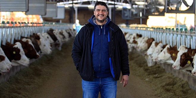 'Beyaz yakas�n�' ��kart�p s�t �retimine ba�lad�