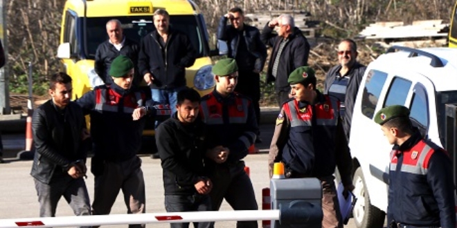 Edirne sınırında PKK ve DHKP/C üyesi 9 kişi yakalandı