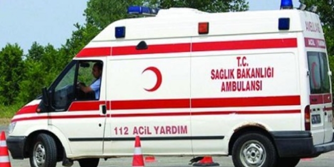Oteline el konulan iş adamı eyleme ambulansla geldi