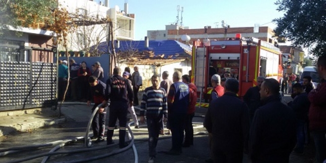 Elektrik kontağından çıkan yangın evi küle çevirdi