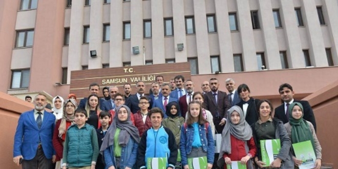 Vali öğrencilere FETÖ'yü anlattı