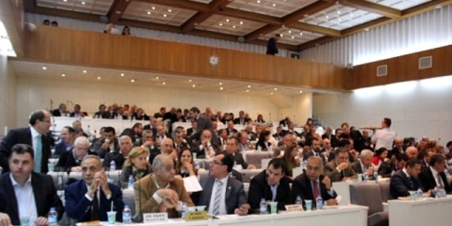 İzmir Büyükşehir Meclisinde tansiyon yükseldi
