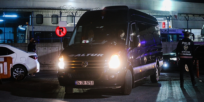 Eski Başbakan Yılmaz, ABD'den döndü