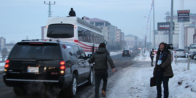 Başbakan Yıldırım'a ulaşabilmek için metrelerce koştu
