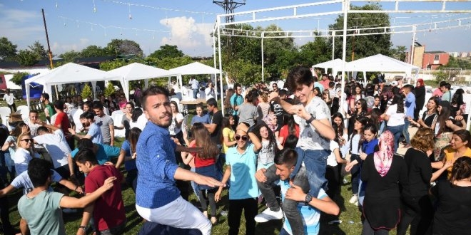 Üniversite öğrencileri, sınavlar öncesi moral depoladı