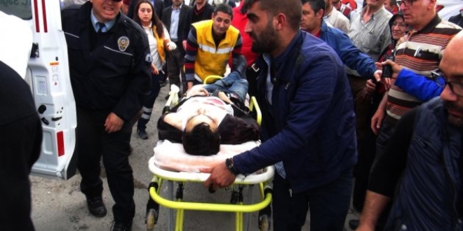 Sakarya'da kahvehaneye silahlı saldırı: 3 yaralı