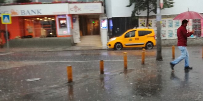 İstanbul'da sağanak yağış etkili oluyor
