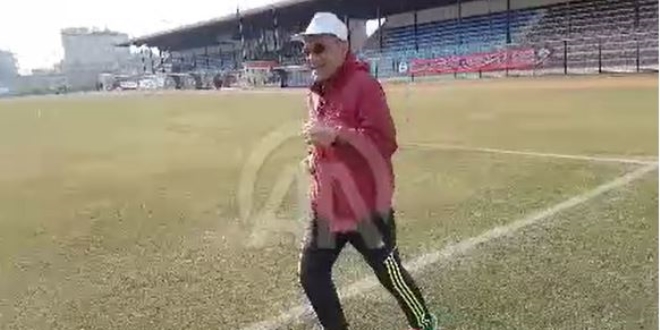 Emekli öğretmen 'koşaşarak' hayata tutunuyor