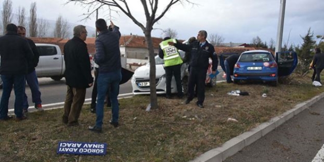 Kadın sürücü adayları çarpıştı, eğitmen yaralandı