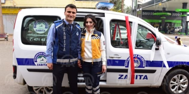 Nikah salonuna zab�ta arac�yla geldiler