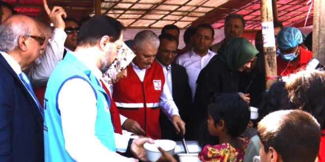 Yıldırım'dan Arakanlı Müslümanların yaşadığı kampa ziyaret