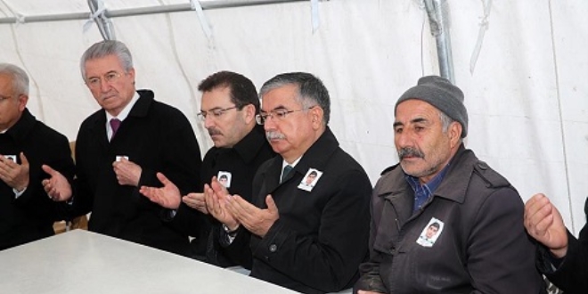 Bakan Yılmaz'dan şehit ailesine taziye bulundu