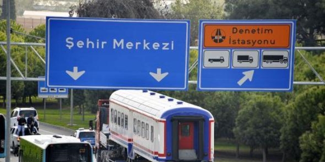 Antalya'da yllardr beklenen tren, kara yoluyla getirildi